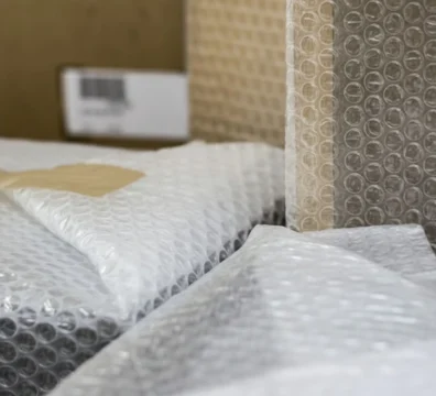 Professioneller Verpackungsservice Wien – Möbel sicher verpackt mit Schutzdecken und Spezialfolie